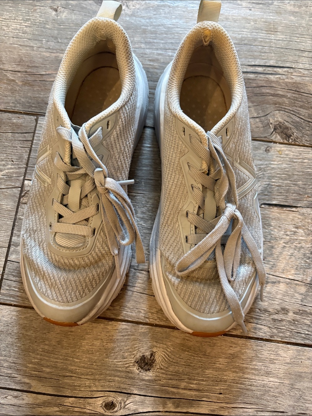 Vionic Light Gray Women's Athletic Sneakers — Neutral Knit Support